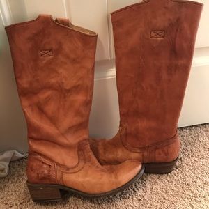 Frye Boots Carson Tab pull on size 7.